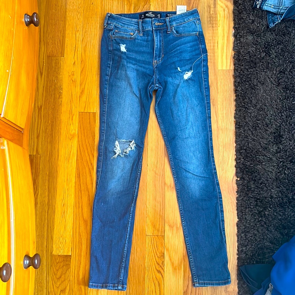 Hollister High-Rise Super Skinny Class Stretch Ripped Jeans